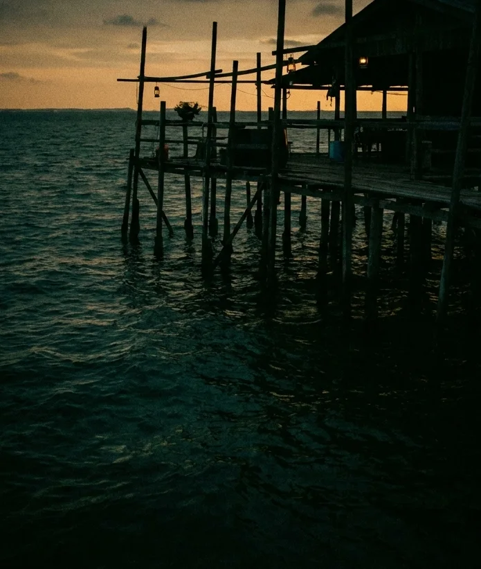 A generated kelong at dusk