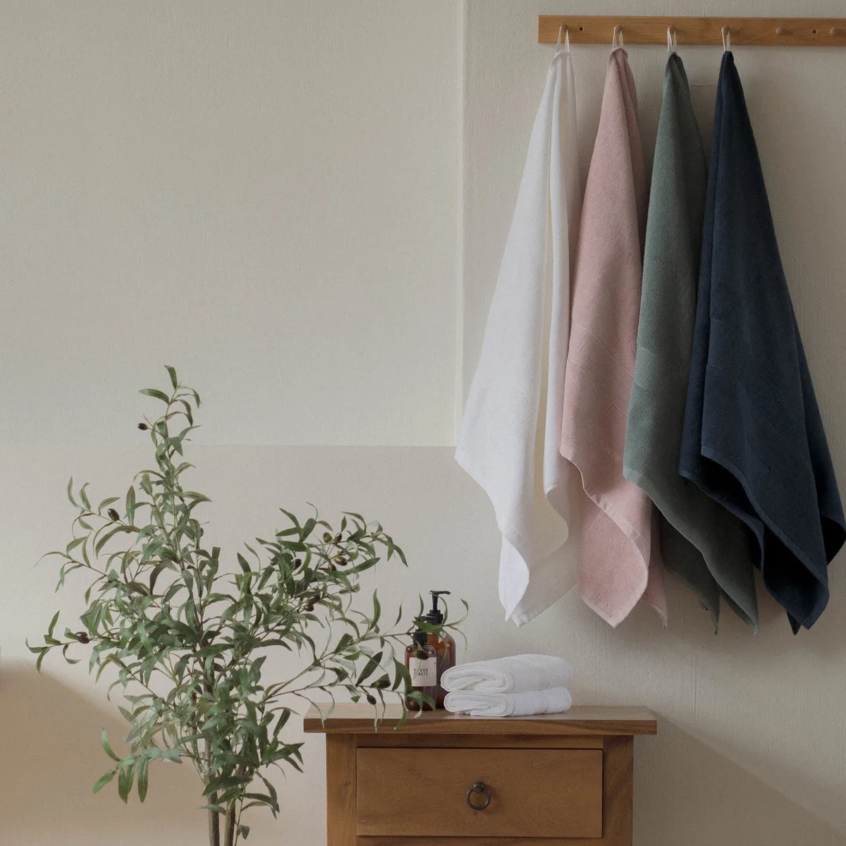 Towel rail with four colorways
